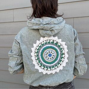 Light hoodie with crochet